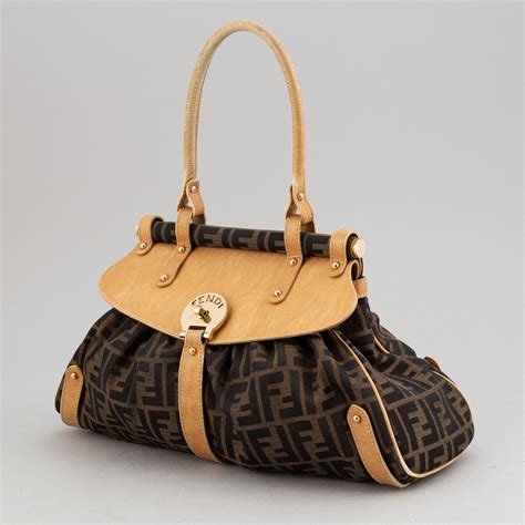 fendi väska dam|Fendi online shopping.